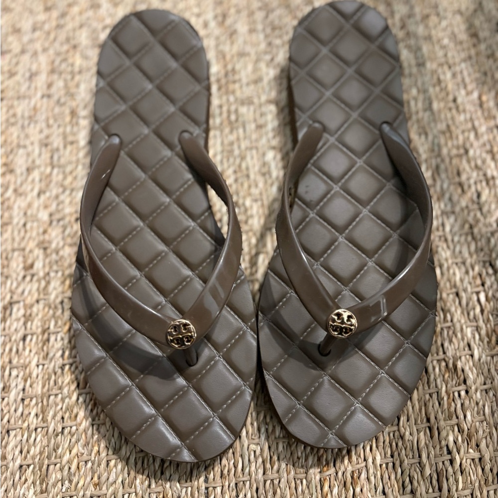 Tory Burch flip flops like new!